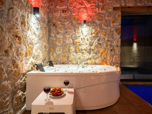  gece  -  Kasım
  | Kalkan Akbel’de Jakuzili ve Isıtmalı Havuzlu Muhafazakar Kiralık Villa | 4 Kişilik Tatil